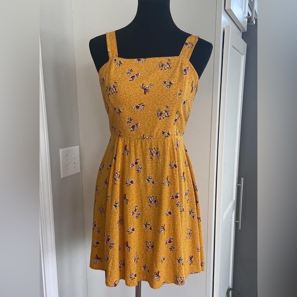 Wild Fable Dress Size Medium Floral Yellow Woven Strappy Tie Back Square Neck - Picture 2 of 6